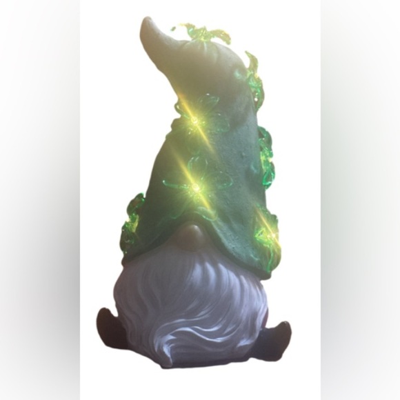 Garden Gnome with Green solar LED Hat - Picture 6 of 9